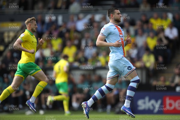 250426 - Norwich City v Swansea City - Sky Bet Championship - Zan Vipotnik of Swansea City runs for the ball
