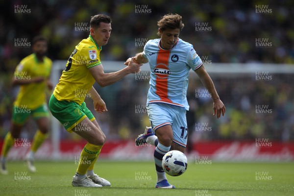 250426 - Norwich City v Swansea City - Sky Bet Championship - Kenny McLean of Norwich City and Goncalo Franco of Swansea City battle for the ball