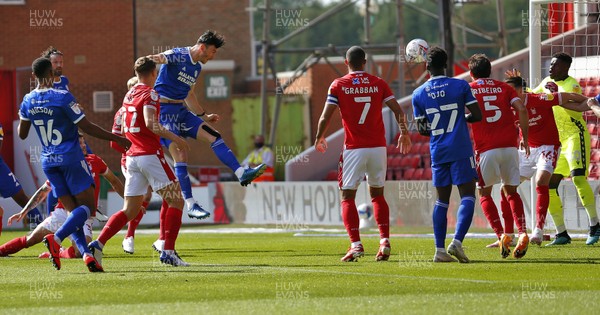 190920 - Nottingham Forest v Cardiff City - Sky Bet Championship - Kieffer Moore of Cardiff nods in the 1st goal of the match past Brice Samba of Nottingham Forest