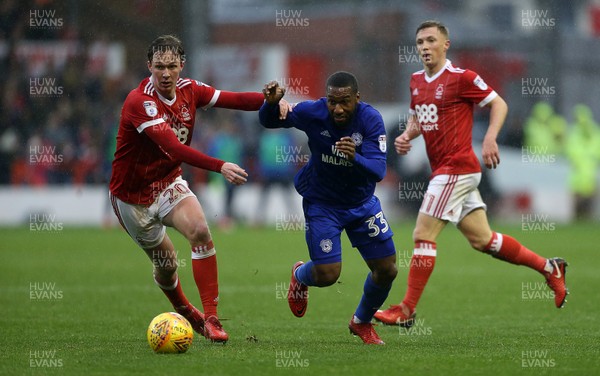 261117 - Nottingham Forest v Cardiff - SkyBet Championship - Junior Hoilett of Cardiff City is challenged by Kieran Dowell of Nottingham Forest
