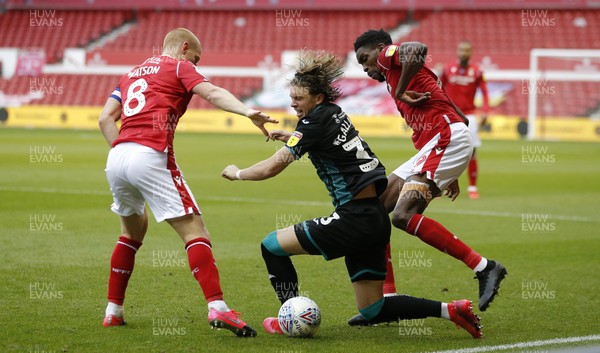 150720 - Nottingham Forest v Swansea - Sky Bet Championship - Conor Gallagher of Swansea is crowded out by Ben Watson of Nottingham Forest and Sammy Ameobi of Nottingham Forest