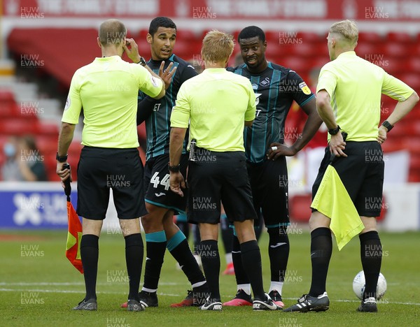 150720 - Nottingham Forest v Swansea - Sky Bet Championship - Marc Guehi and Ben Cabango  of Swansea have words with the ref at the end of the match