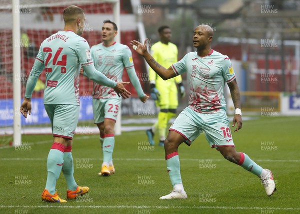 291120 - Nottingham Forest v Swansea City - Sky Bet Championship - Andre Ayew of Swansea and Jake Bidwell of Swansea celebrate at the end of the match