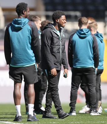 060426 - Notts County v Newport County - Sky Bet League 2 - Bobby Kamwa of Newport with team before kick off