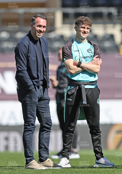 060426 - Notts County v Newport County - Sky Bet League 2 - Ged Garner of Newport and Newport manager Christian Fuchs