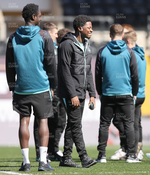 060426 - Notts County v Newport County - Sky Bet League 2 - Bobby Kamwa of Newport with team before kick off