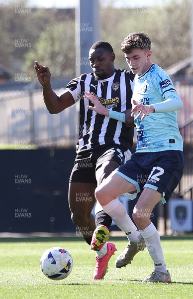 060426 - Notts County v Newport County - Sky Bet League 2 - Joe Thomas of Newport and Lee Ndlovu of Notts County