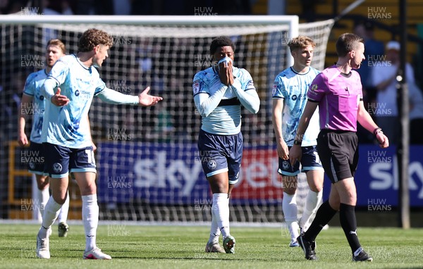 060426 - Notts County v Newport County - Sky Bet League 2 - Dejected team after Notts goal
