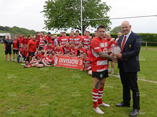 180519 - Oakdale v Abertysswg Falcons - WRU National League 3 East A -  Oakdale captain Keir Ennis receives the trophy from Rob Butcher of the WRU