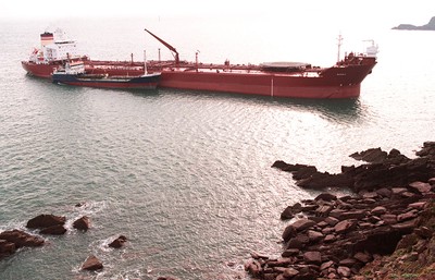 Oil Tanker Milford Haven 291095