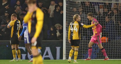 221125 - Oldham Athletic v Newport County - Sky Bet League 2 - Frustration from Goalkeeper Jordan Wright of Newport and head in hands from Captain Lee Jenkins of Newport