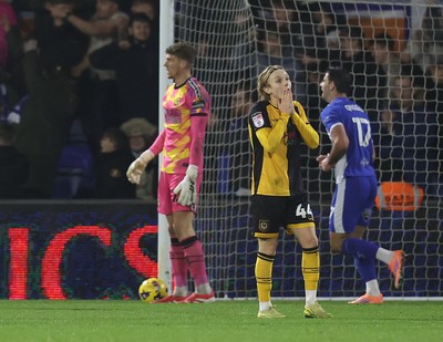221125 - Oldham Athletic v Newport County - Sky Bet League 2 - Frustration from Goalkeeper Jordan Wright of Newport and head in hands from Sammy Braybrooke of Newport