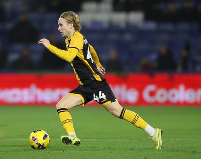 221125 - Oldham Athletic v Newport County - Sky Bet League 2 - Sammy Braybrooke of Newport