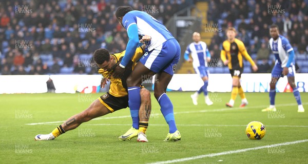 221125 - Oldham Athletic v Newport County - Sky Bet League 2 - Courtney Baker-Richardson of Newport and Manny Monthe of Oldham