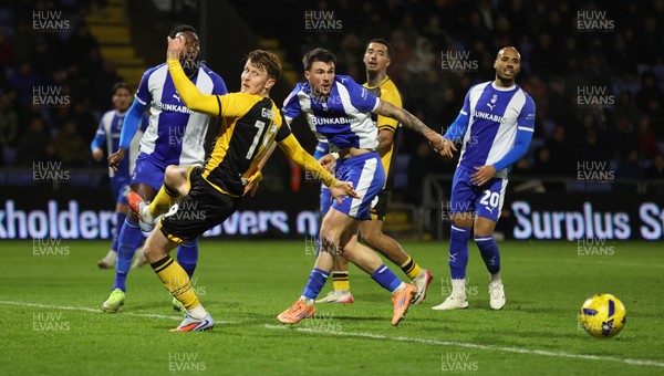 221125 - Oldham Athletic v Newport County - Sky Bet League 2 - Ged Garner of Newport mishits the ball in goalmouth