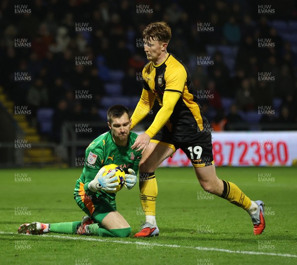 221125 - Oldham Athletic v Newport County - Sky Bet League 2 - Goalkeeper Mathew Hudsoc of Oldham fumbles the ball from incoming corner but charges into Ged Garner of Newport