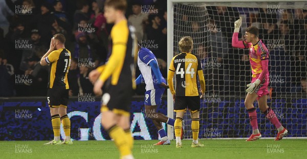 221125 - Oldham Athletic v Newport County - Sky Bet League 2 - Goalkeeper Jordan Wright of Newport shows frustration with team after Oldham goal