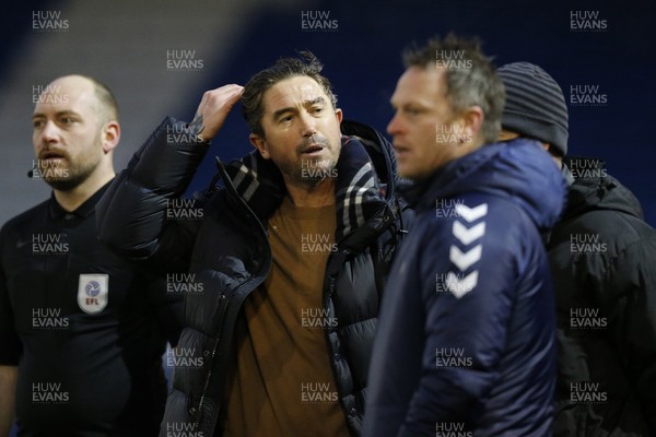 230121 - Oldham Athletic v Newport County - Sky Bet League 2 - Manager Mike Flynn of Newport County and Manager Harry Kewell of Oldham Athletic at the end of the match