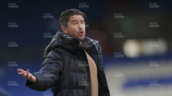 230121 - Oldham Athletic v Newport County - Sky Bet League 2 - Manager Harry Kewell of Oldham Athletic complains to referee