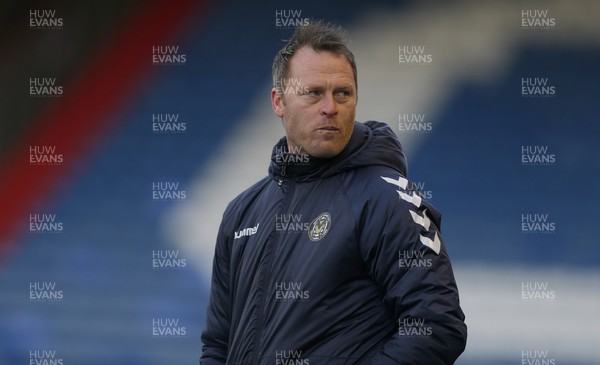 230121 - Oldham Athletic v Newport County - Sky Bet League 2 - Manager Mike Flynn of Newport County looks on