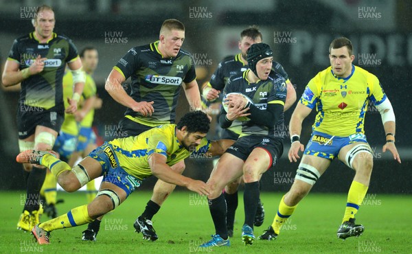 150116 - Ospreys v Clermont Auvergne - European Rugby Champions Cup -Sam Davies of Ospreys is tackled by Fritz Lee of Clermont Auvergne