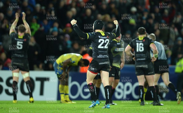 150116 - Ospreys v Clermont Auvergne - European Rugby Champions Cup -Sam Davies of Ospreys celebrates at the end of the game