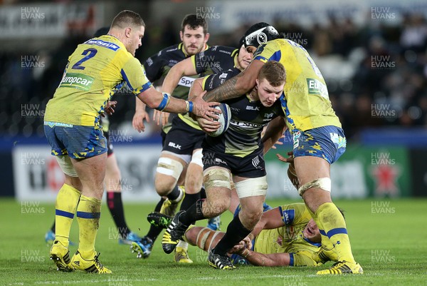 150116 - Ospreys v ASM Clermont Auvergne - European Champions Cup - Sam Underhill of Ospreys is brought to the ground by Sebastien Vahaamahina of Clermont Auvergne