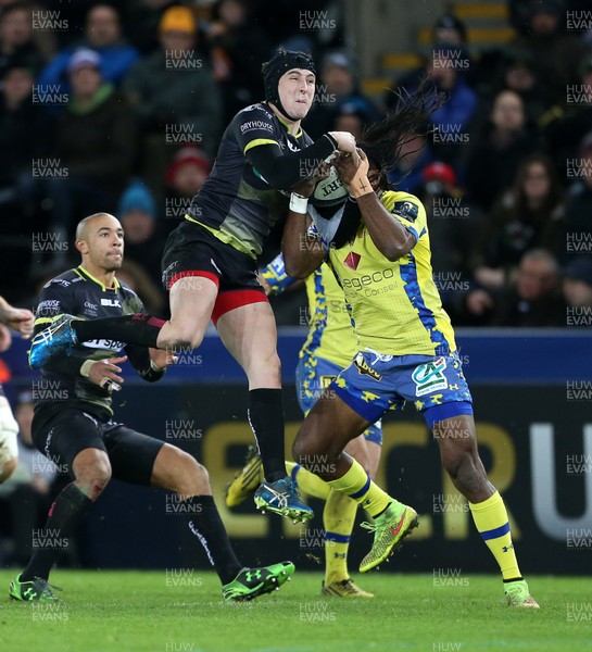 150116 - Ospreys v ASM Clermont Auvergne - European Champions Cup - Sam Davies of Ospreys wins the ball from Brock James of Clermont Auvergne