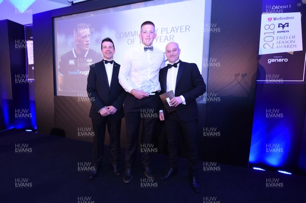 300418 - Ospreys Awards Night - Community Player of the Year, Lloyd Ashley (centre)