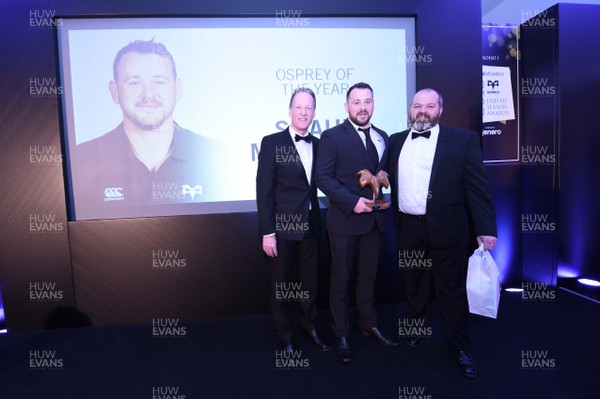 300418 - Ospreys Awards Night - Osprey of the Year, Shaun Mcauliffe (centre)
