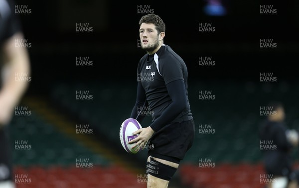 010417 - Ospreys Captains Run - Rory Thornton during training