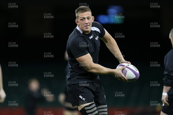 010417 - Ospreys Captains Run - Lloyd Ashley during training