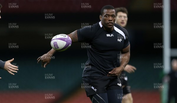 010417 - Ospreys Captains Run - Brian Mujati during training