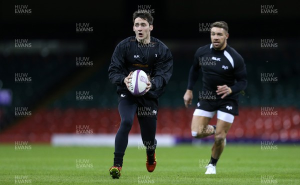 010417 - Ospreys Captains Run - Sam Davies and Rhys Webb during training