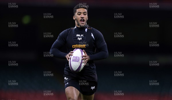 010417 - Ospreys Captains Run - Keelan Giles during training