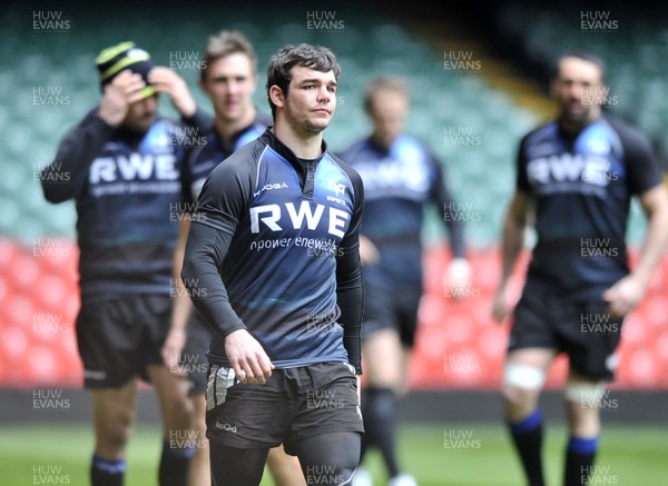 290313 - Ospreys Training - Captains Run - Ospreys Tom Habberfield pictured at the Captains Run