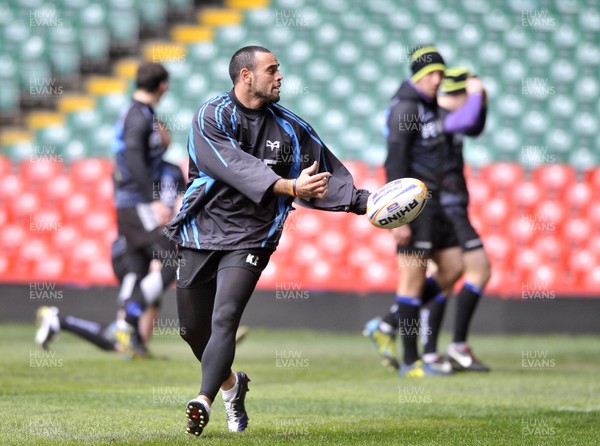 290313 - Ospreys Training - Captains Run - Ospreys Kahn Fotuali'i pictured at the Captains Run