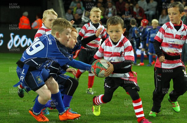 071016 - Ospreys v Blues - GuinnessPro12 -Half time tag rugby at The Ospreys