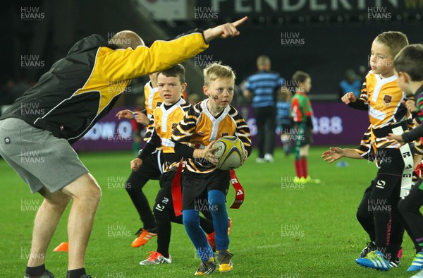 071016 - Ospreys v Blues - GuinnessPro12 -Half time tag rugby at The Ospreys