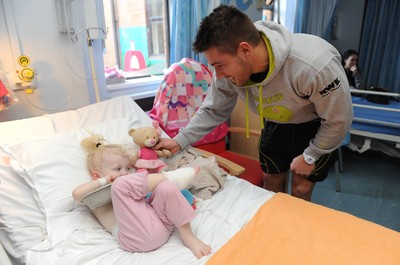 Ospreys Hospital Visit Bridgend 211212