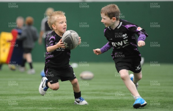 29.04.11 - Ospreys Kids Camp -  