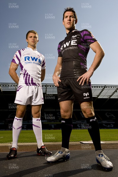 19.08.10 - Ospreys players Tom Prydie and James Hook model the new ket for the forthcoming season. 