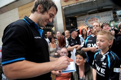 Ospreys Kit Launch 300711