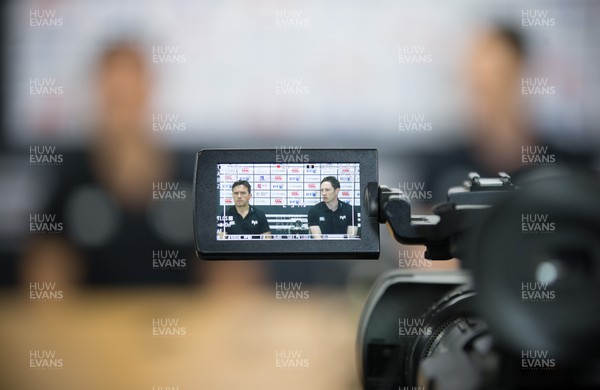 260418 - Ospreys Media Conference - Newly appointed Ospreys Head Coach Allen Clarke, left and Rugby General Manger Dan Griffiths  talk to the media during press conference
