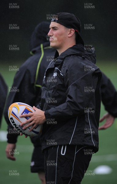 020713 - Ospreys Media Interviews and Training -Jeff Hassler during training