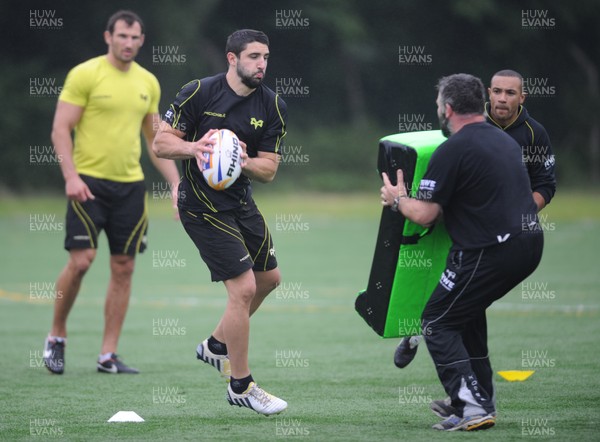 020713 - Ospreys Media Interviews and Training -Tito Tebaldi during training