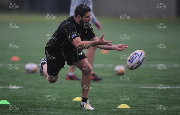 020713 - Ospreys Media Interviews and Training -Tito Tebaldi during training