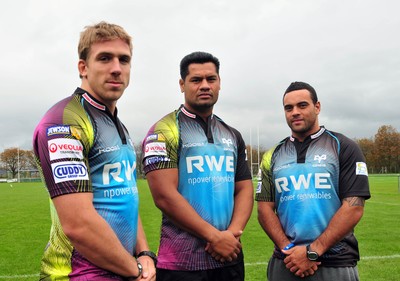 21.10.11 - Ospreys New Signings. New signings Chauncey O'Toole, George Stowers and Kahn Foluali'i at Llandarcy. 