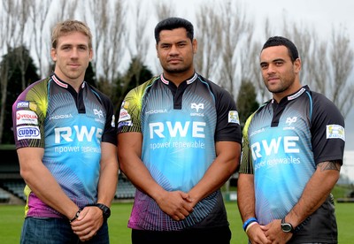 21.10.11 - Ospreys New Signings. New signings Chauncey O'Toole, George Stowers and Kahn Foluali'i at Llandarcy. 