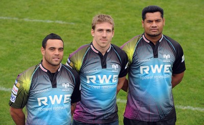 21.10.11 - Ospreys New Signings. New signings Kahn Foluali'i, Chauncey O'Toole, George Stowers, at Llandarcy. 